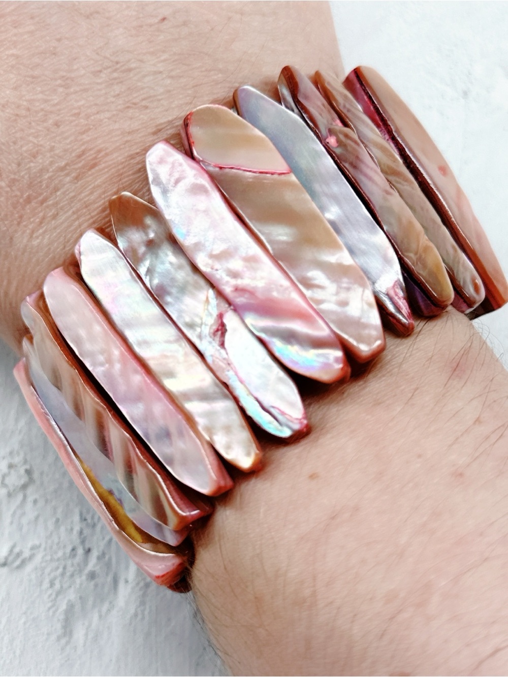 6305mc. Peach Shell Stretch Bracelet - Picture 3 of 5